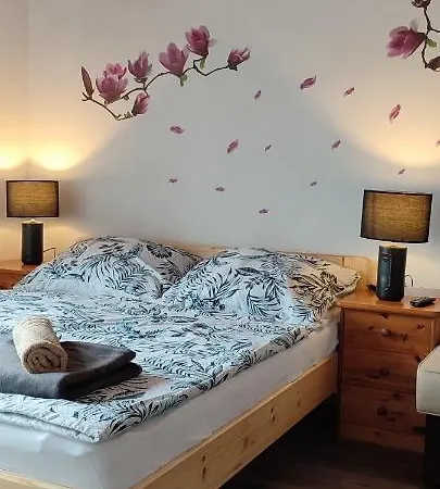 Kis Kucko Ταπόλκα